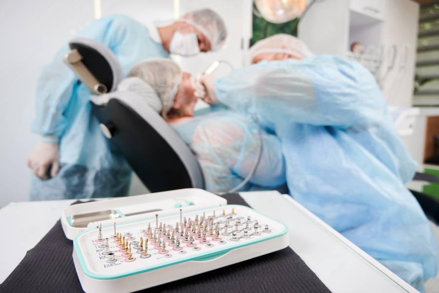 All on 6 vs. All on 4: Which Dental Implant is Right for You?